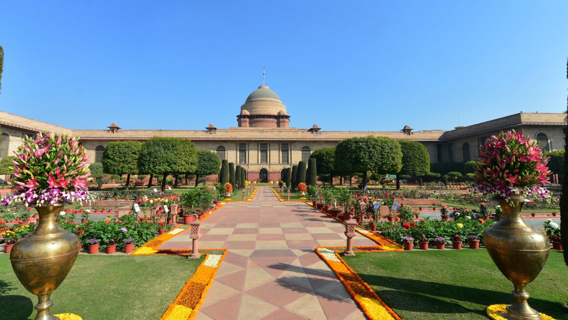 कल से खुल रहा है अमृत उद्यान, यहां जानें टिकट प्राइस से लेकर टाइमिंग की डिटेल्स