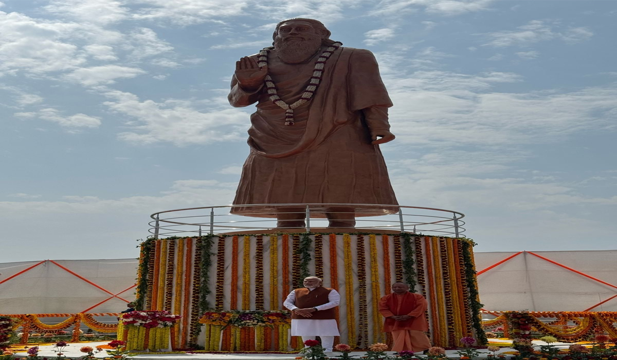 प्रधानमंत्री मोदी ने वाराणसी में किया संत रविदास की प्रतिमा का अनावरण, सीएम योगी भी रहे मौजूद