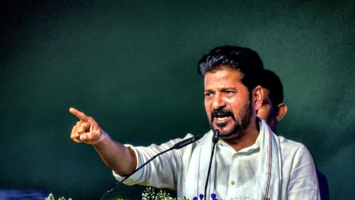 दिल्ली पुलिस ने मुख्यमंत्री रेवंत रेड्डी को जारी किया समन, सीएम ने पीएम मोदी पर लगाया बड़ा आरोप