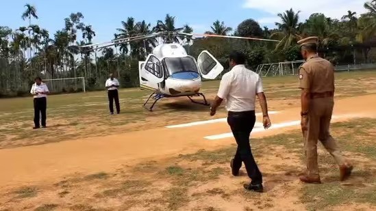 तमिलनाडु में राहुल गांधी के हेलिकॉप्टर की चुनाव आयोग के अधिकारियों ने ली तलाशी