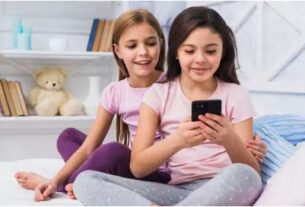 बच्चों की ग्रोथ में मोबाइल है बड़ा रुकावट, रहना होगा सावधान