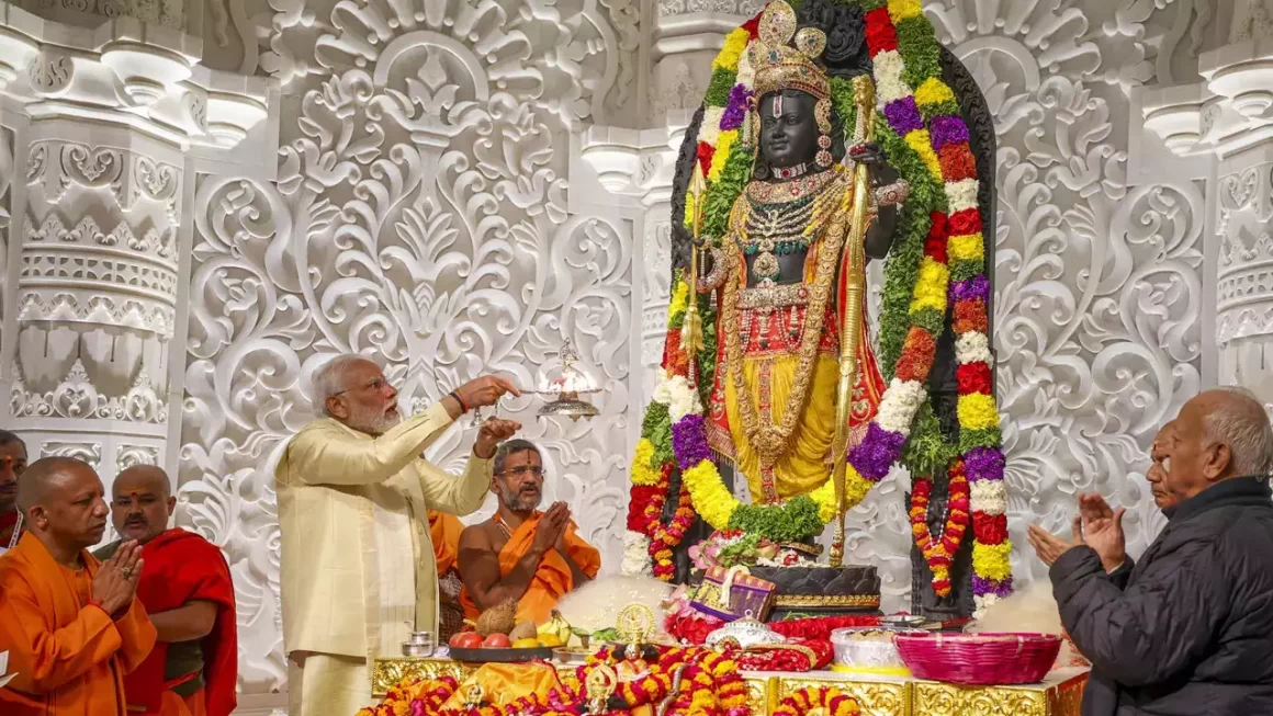 अयोध्या में पीएम मोदी ने किए रामलला के दर्शन, रामपथ पर रोड शो में उमड़ा समर्थकों का हुजूम, यहां देखें वीडियो