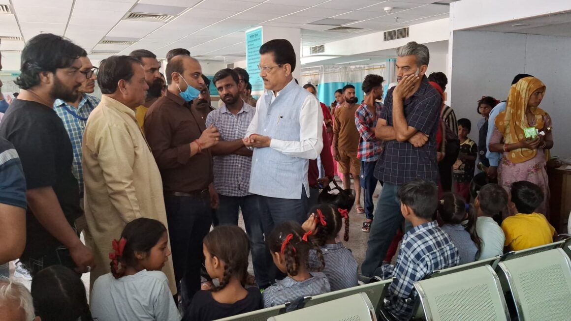 आयरन फोलिक सिरप पिलाने से बिगड़ी बच्चों की तबियत