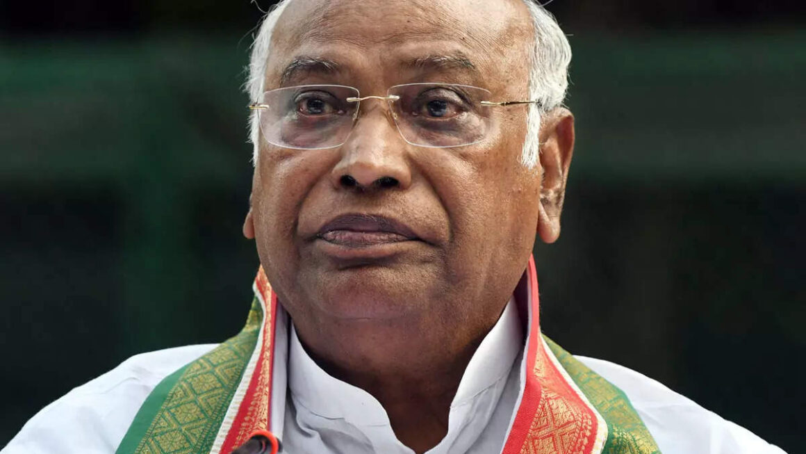 गांधी पर पीएम मोदी के बयान की कांग्रेस के राष्ट्रीय अध्यक्ष खरगे ने की आलोचना, कहा- पढ़े होते तो