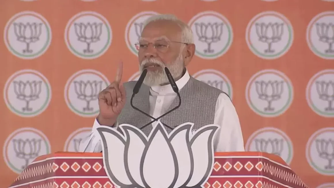 गुजरात के आणंद में राहुल पर बरसे PM मोदी, बोले- शहजादे को प्रधानमंत्री ..