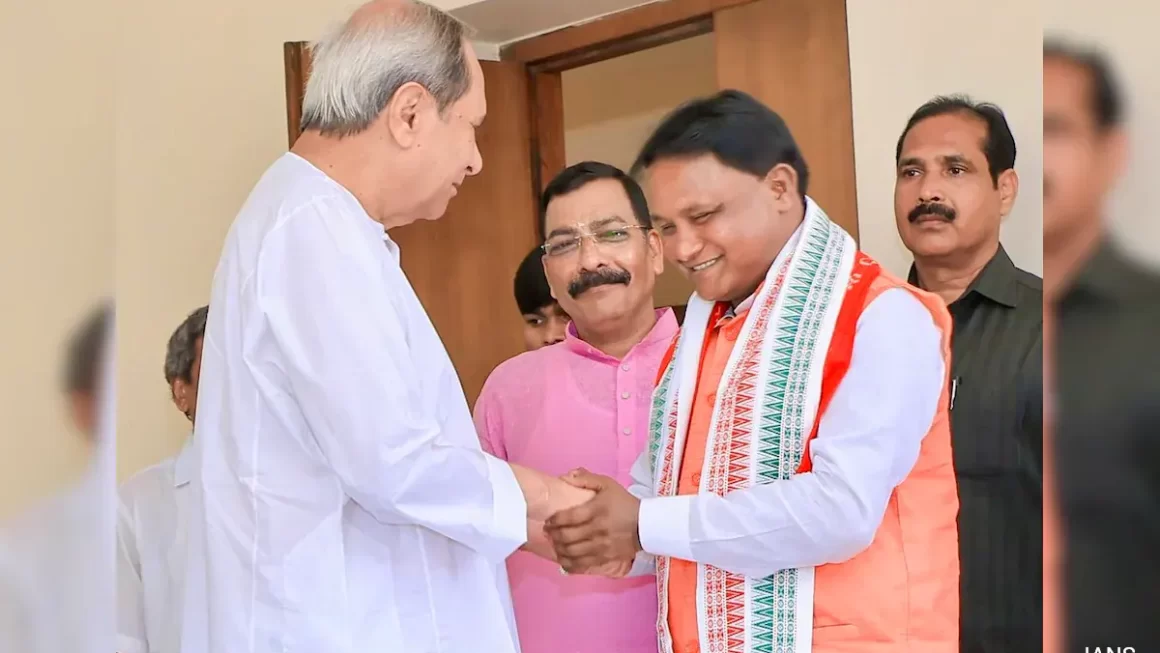ओडिशा के भावी मुख्यमंत्री ने नवीन पटनायक से की मुलाकात, शपथ ग्रहण समारोह के लिए किया आमंत्रित