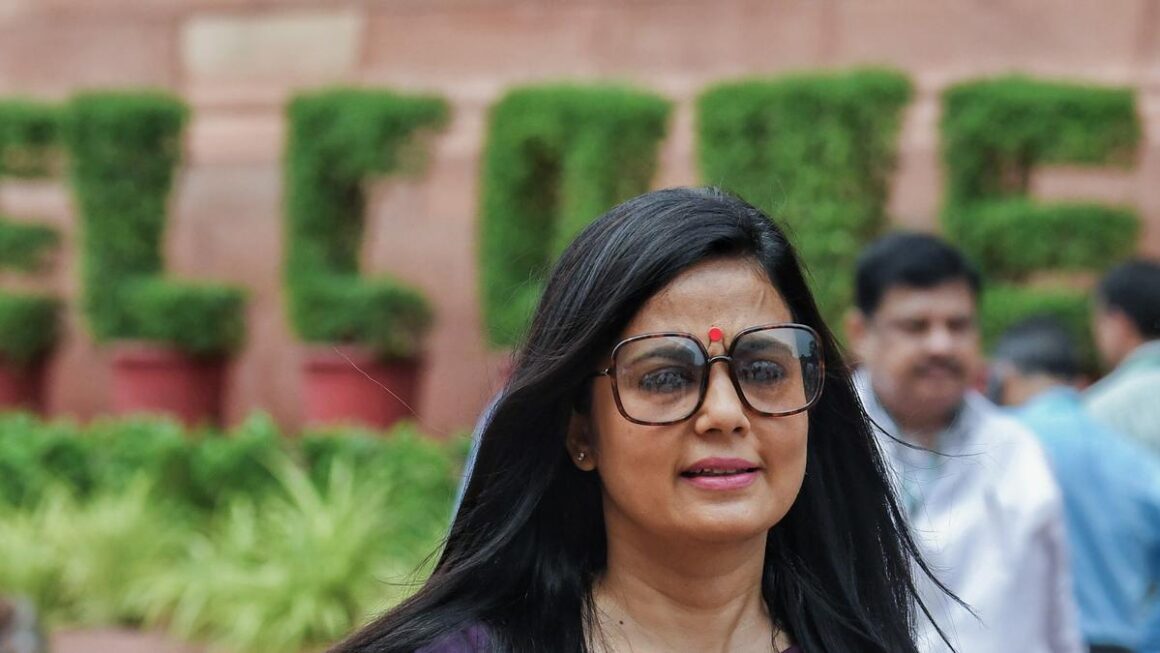 महुआ मोइत्रा की बढ़ी मुश्किलें, दिल्ली पुलिस ने X को लेटर लिख मांगी ‘डिलीट पोस्ट’ की जानकारी