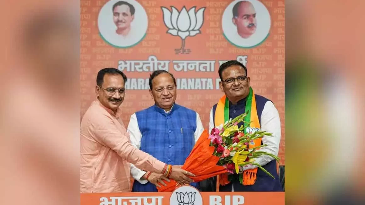भाजपा में शामिल हुए मंत्री राजकुमार आनंद और आप के वर्तमान विधायक करतार सिंह तंवर