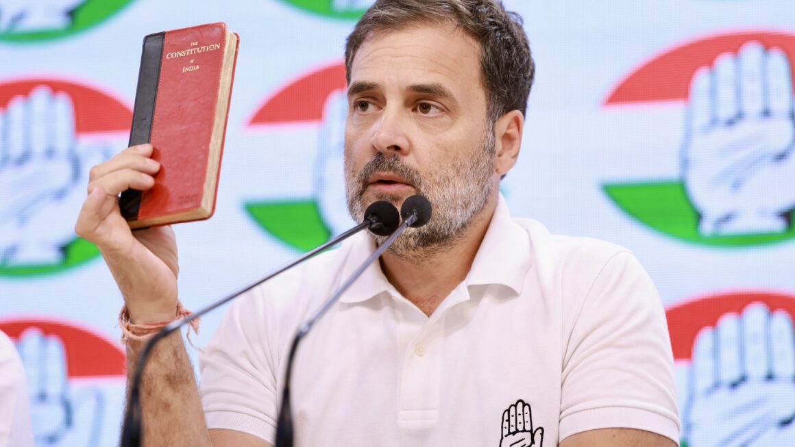 16 घंटे काम करने के लिए मजबूर हैं लोको पायलट्स, जीवन की रेल पटरी से उतर गई- राहुल गांधी