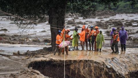 वायनाड में भूस्खलन से अब तक 150 लोगों की हुई मौत, राहत व बचाव कार्य जारी