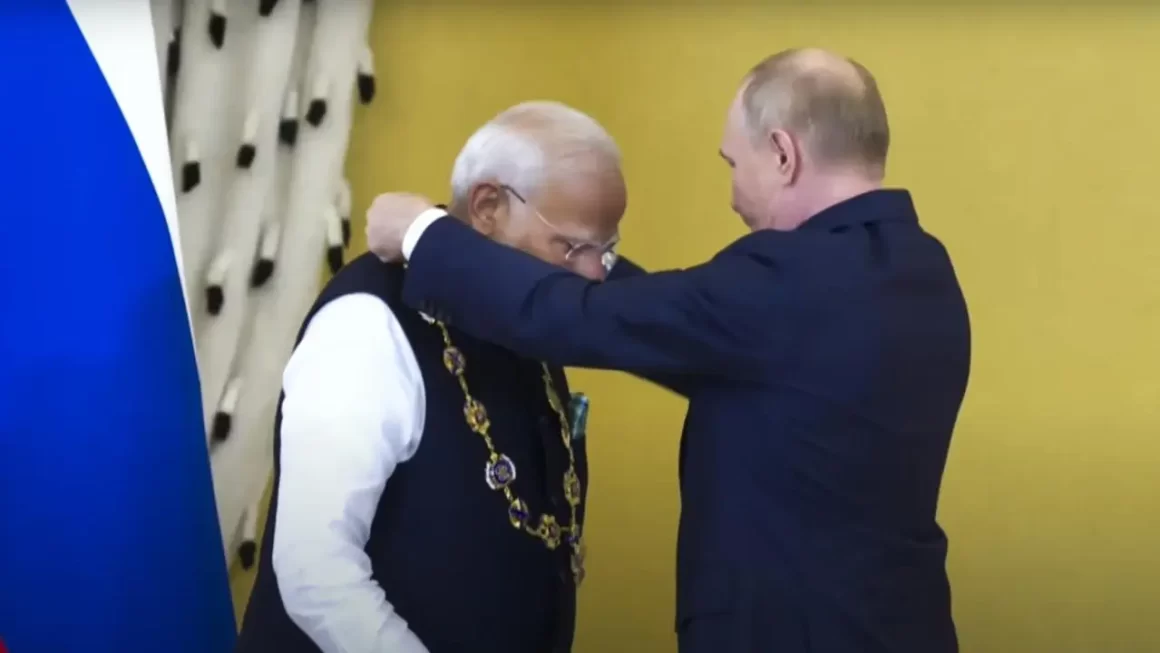 पीएम मोदी को रूस के सर्वोच्च सम्मान ‘ऑर्डर ऑफ सेंट एंड्र्यू एपोस्टल’ से किया गया सम्मानित, सीएम योगी और अमित शाह ने दी बधाई
