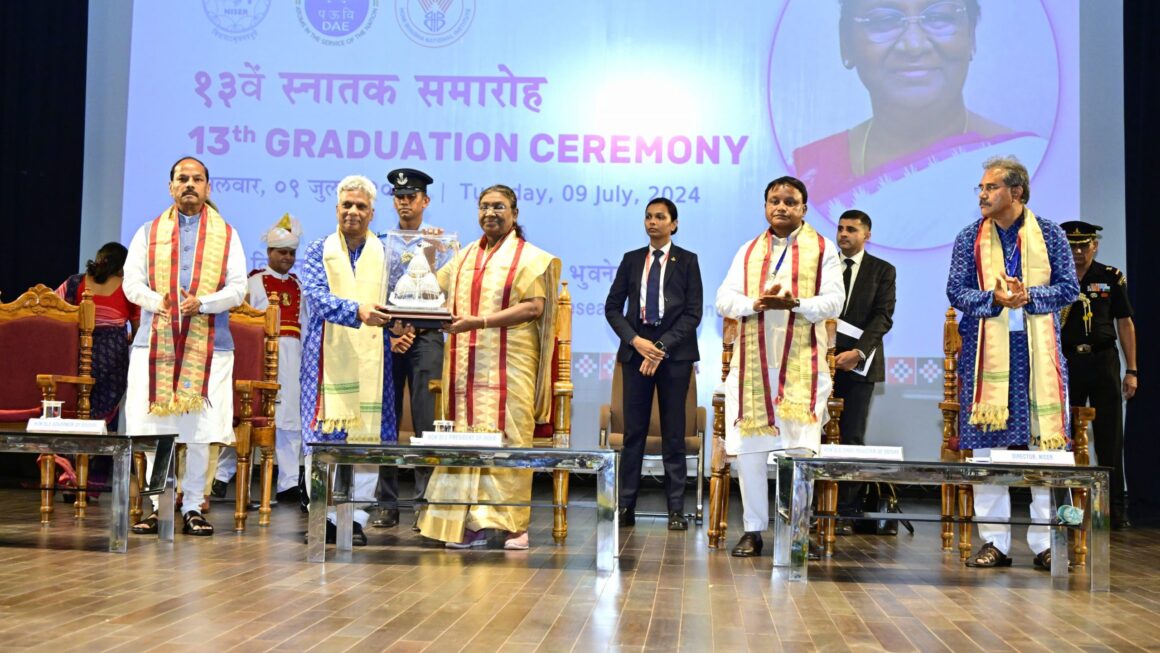 अपने ज्ञान को सामाजिक उद्यम समझें और इसका उपयोग समाज और देश के विकास के लिए करें: राष्ट्रपति मुर्मू ने NISER के विद्यार्थियों से कहा