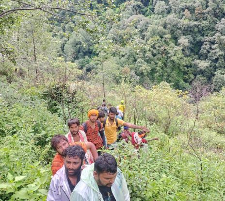 केदारनाथ पैदल रूट बाधित, बचाव अभियान में जुटी एसडीआरएफ