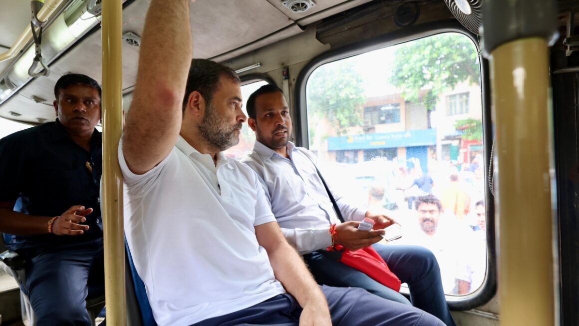 लोकसभा में नेता प्रतिपक्ष राहुल गांधी का आम आदमी के प्रति प्यार: DTC बस में यात्रा कर जाना समस्याएं