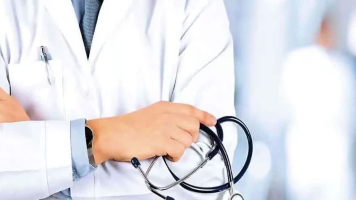 अधूरा इलाज करने के मामले में 6 डॉक्टर समेत 13 निलंबित, लोहिया आयुर्विज्ञान संस्थान की बड़ी कार्रवाई