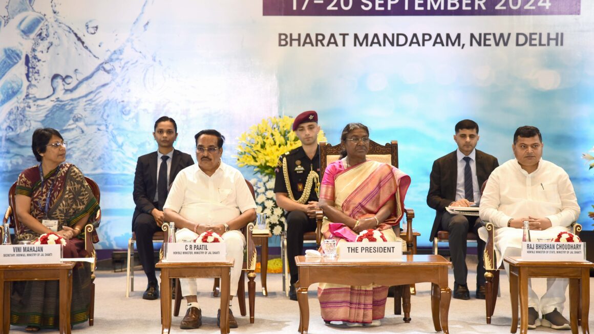 भारत की राष्ट्रपति द्रौपदी मुर्मु ने नई दिल्ली में 8वें भारत जल सप्ताह का उद्घाटन किया