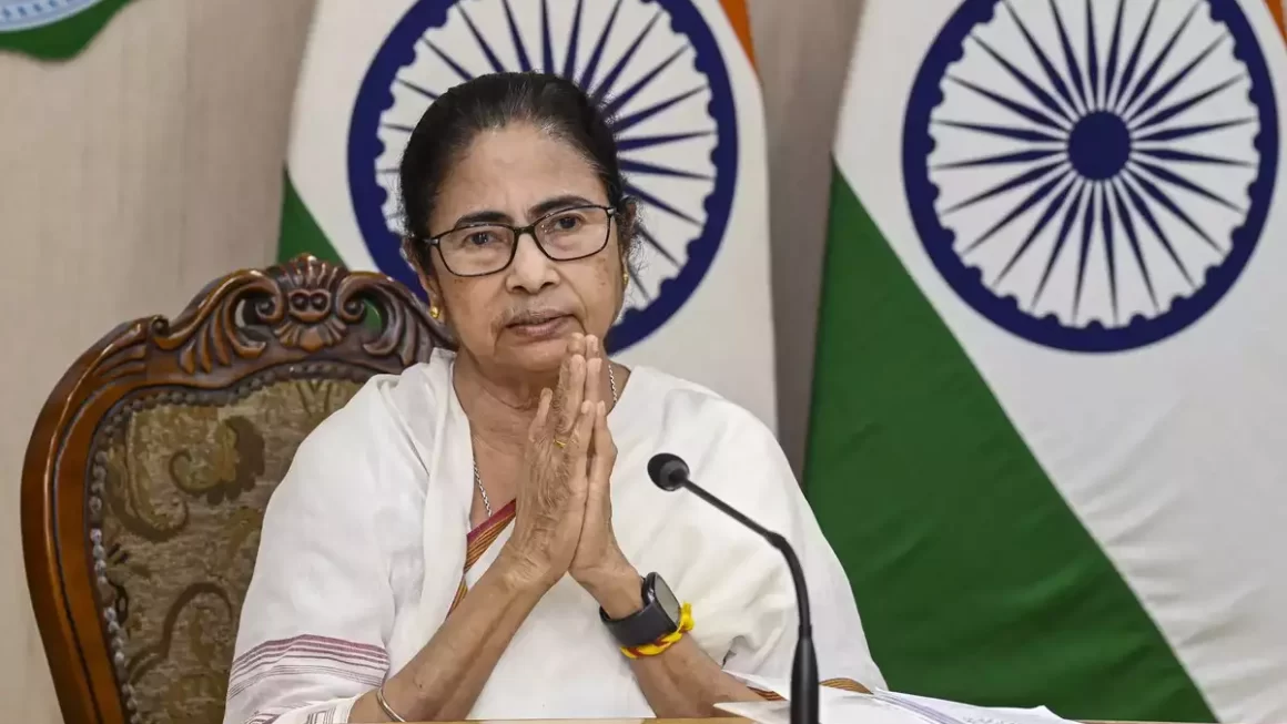 पश्चिम बंगाल सरकार ने आरजी कर अस्पताल के जूनियर डॉक्टरों को दी ‘आखिरी चेतावनी’, ममता बनर्जी से बातचीत के लिए बुलाया