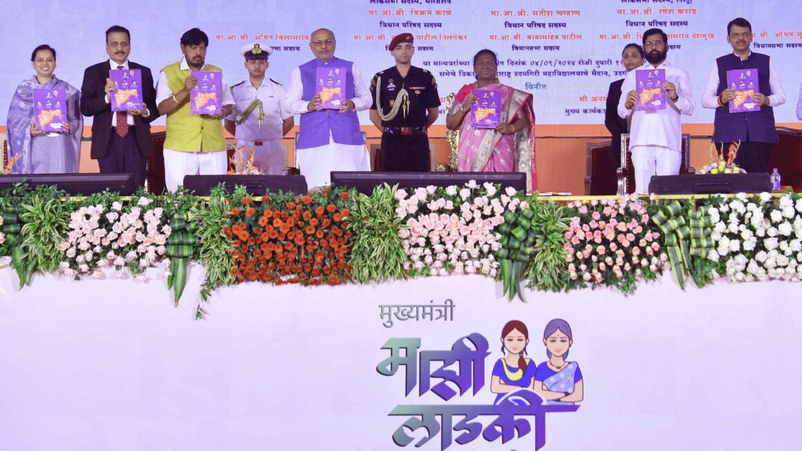 राष्ट्रपति द्रौपदी मुर्मु ने ‘शासन आपल्या दारी’ और ‘मुख्यमंत्री माझी लड़की बहिन योजना’ के लाभार्थियों को किया संबोधित