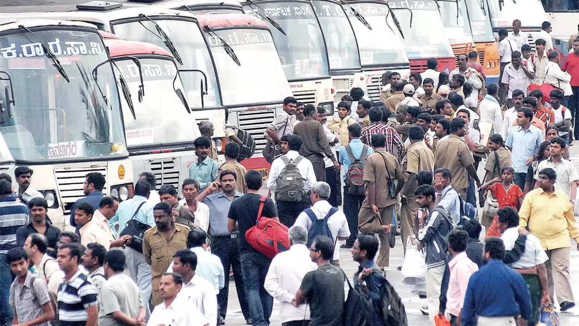 दीपावली पर यात्रियों की भीड़, बसों का किराया फ्लाइट से भी महंगा