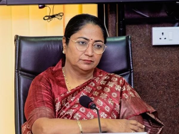 डीटीसी में घाटा होने पर सीएम रेखा गुप्ता ने पूर्व सरकार पर उठाए सवाल 