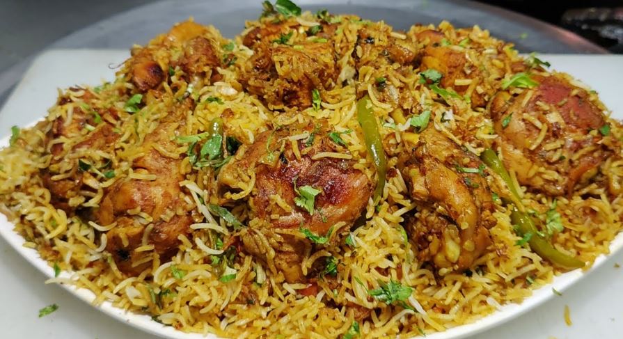 मथुरा में नॉनवेज बिरयानी की बिक्री जोरों पर, खाद्य विभाग की निष्क्रियता से जनता का स्वास्थ्य खतरे में