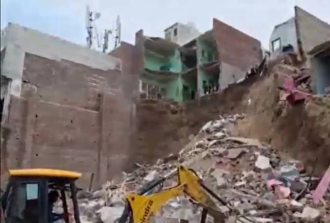 दलित,वंचित और शोषितों की जमीनों पर सरमायादारो की अट्टालिकाएं , जिम्मेदार मौन…?