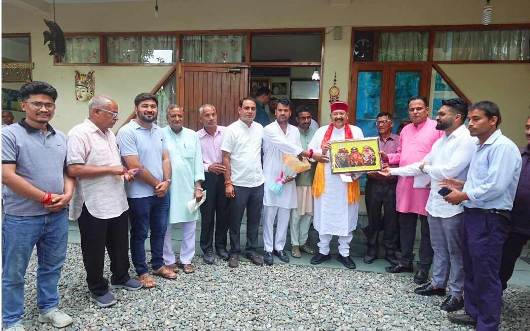 राजजात मानचित्र पर कुरुड़ व देवराला को अंकित करने को लेकर महाराज से मिला प्रतिनिधिमंडल