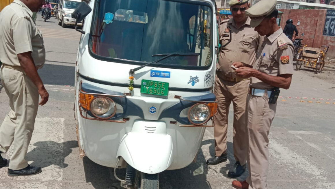यातायात नियमों का उल्लंघन करने वाले 665 टेंपो और ई रिक्शा का मथुरा ट्रैफिक पुलिस ने किया चालान