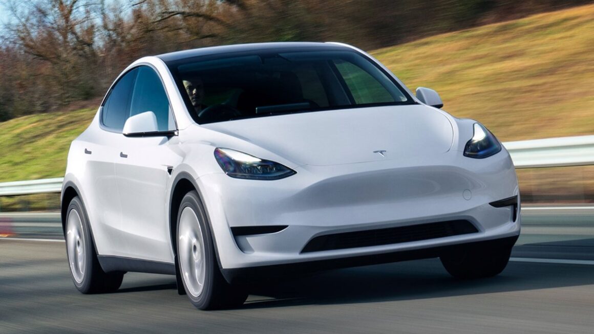 Tesla Model Y भारत में लॉन्च, 15 मिनट की चार्जिंग में चलेगी 238 KM