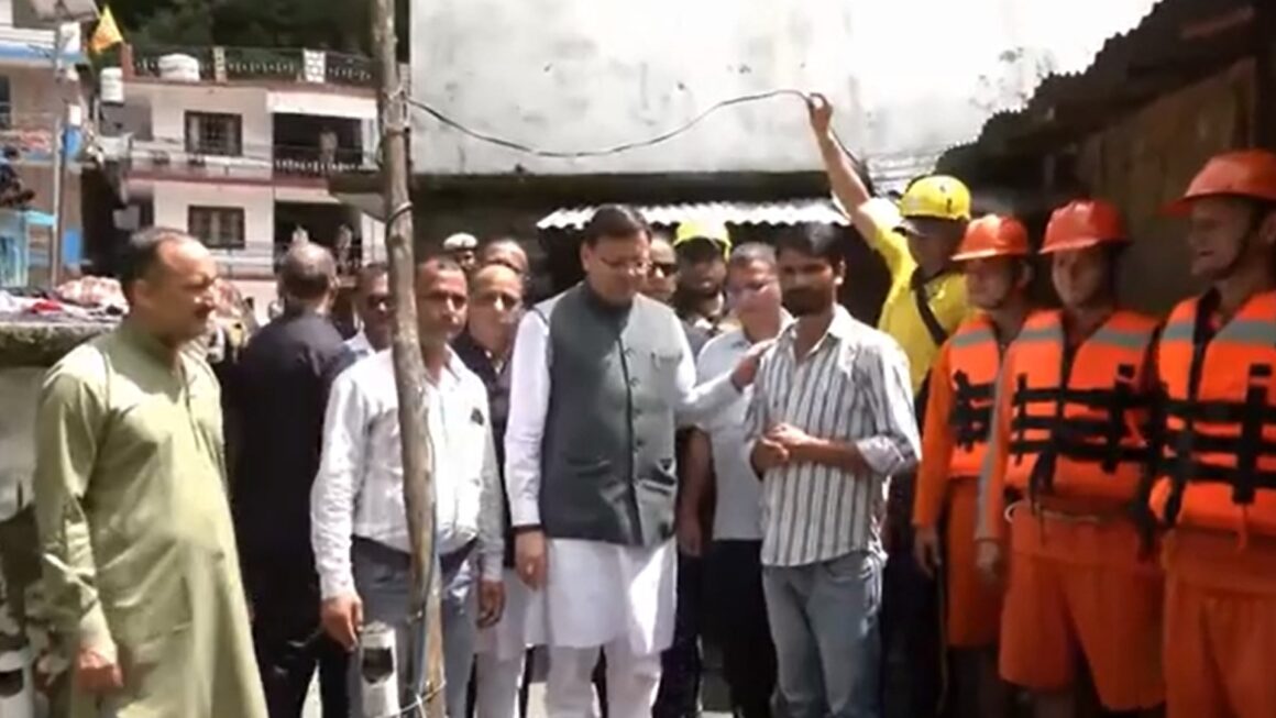 मुख्यमंत्री धामी ने बड़कोट तहसील के स्यानाचट्टी में आपदा प्रभावित क्षेत्र का किया स्थलीय निरीक्षण