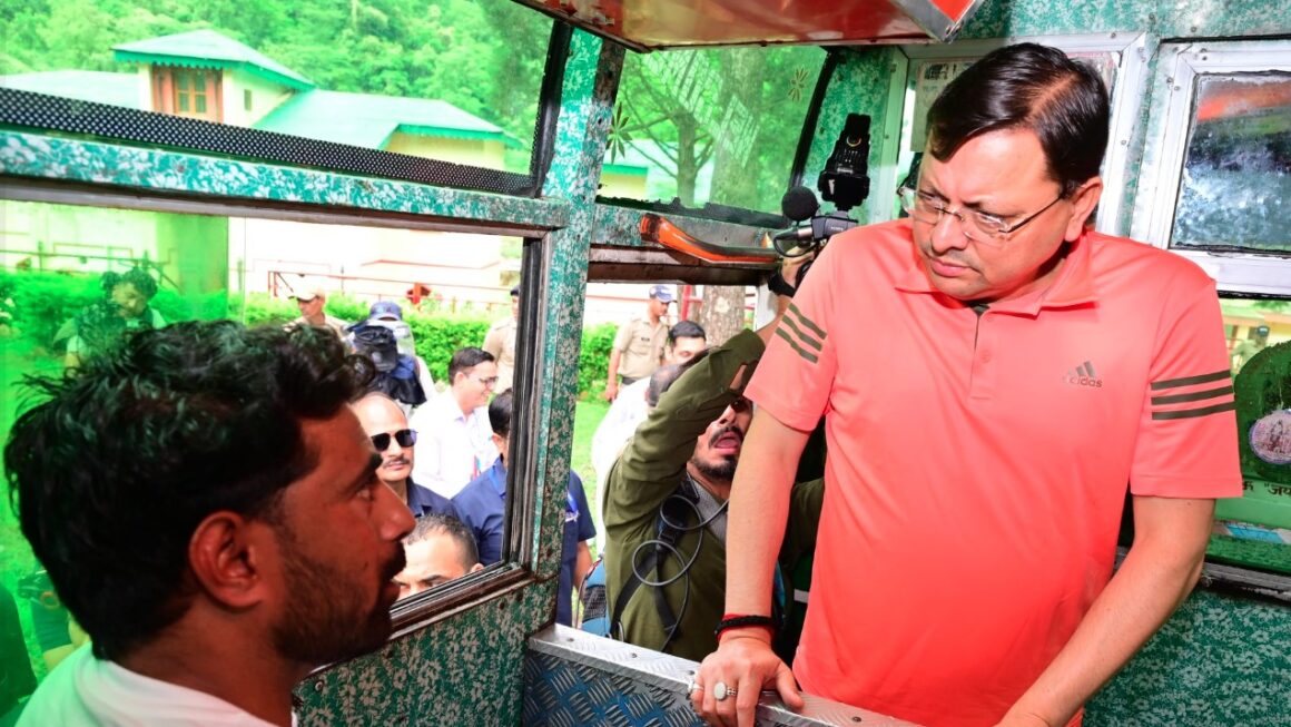 सीएम धामी ने आपदा पीड़ितों से की मुलाकात