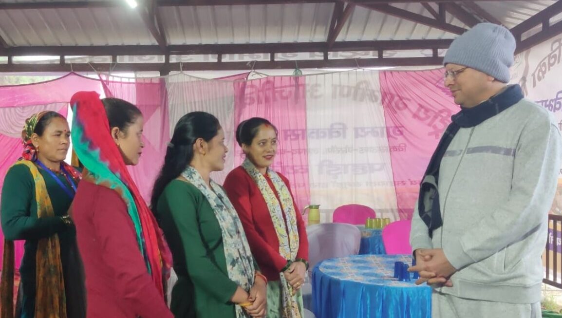 भराड़ीसैंण में सीएम धामी का प्रातः भ्रमण, महिलाओं और सफाई कर्मियों से किया संवाद