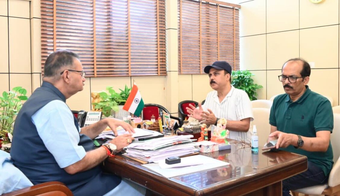 ग्राम्य विकास मंत्री गणेश जोशी ने पीएमजीएसवाई की बाधित सड़कों की समीक्षा की