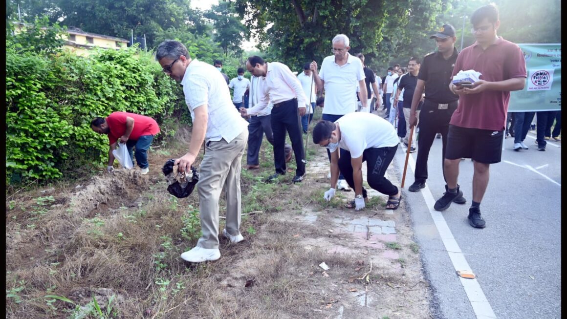 पशु चिकित्सा विश्वविद्यालय में प्लास्टिक मुक्त परिसर अभियान की हुई शुरुआत