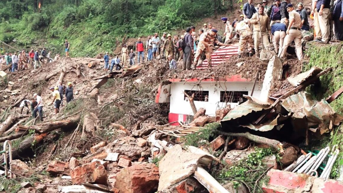 उत्तराखंड में प्राकृतिक आपदा से भारी तबाही, राज्य सरकार ने केंद्र से माँगा 5700 करोड़ का आर्थिक पैकेज