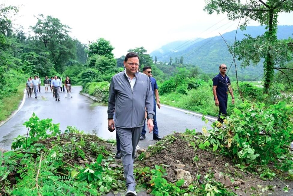 सीएम धामी ने केसरवाला और मालदेवता क्षेत्र में आपदा प्रभावित क्षेत्रों का किया स्थलीय निरीक्षण
