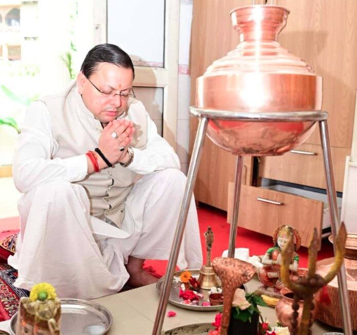 शारदीय नवरात्रि की शुरुआत पर सीएम धामी ने की पूजा-अर्चना