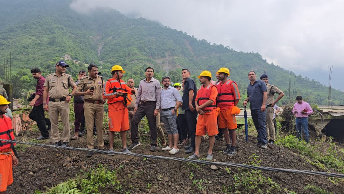 Sahastradhara Cloudburst: आपदा प्रभावितों के लिए जिला प्रशासन ने शुरू किया रेस्क्यू अभियान
