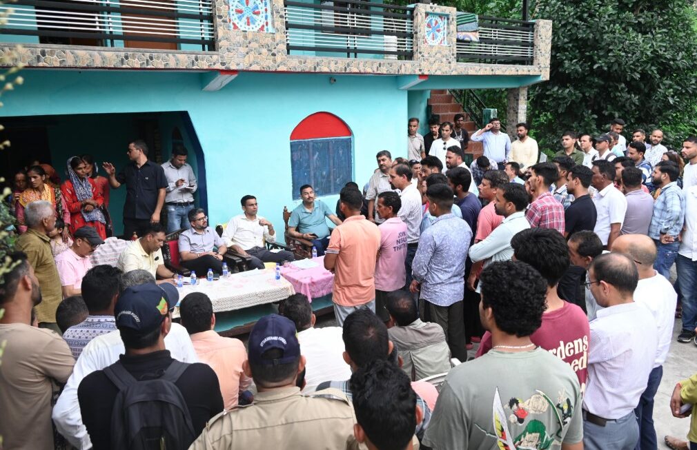 अंतिम व्यक्ति तक राहत पहुंचाए बिना चैन से नहीं बैठेगा प्रशासन- डीएम सविन बंसल