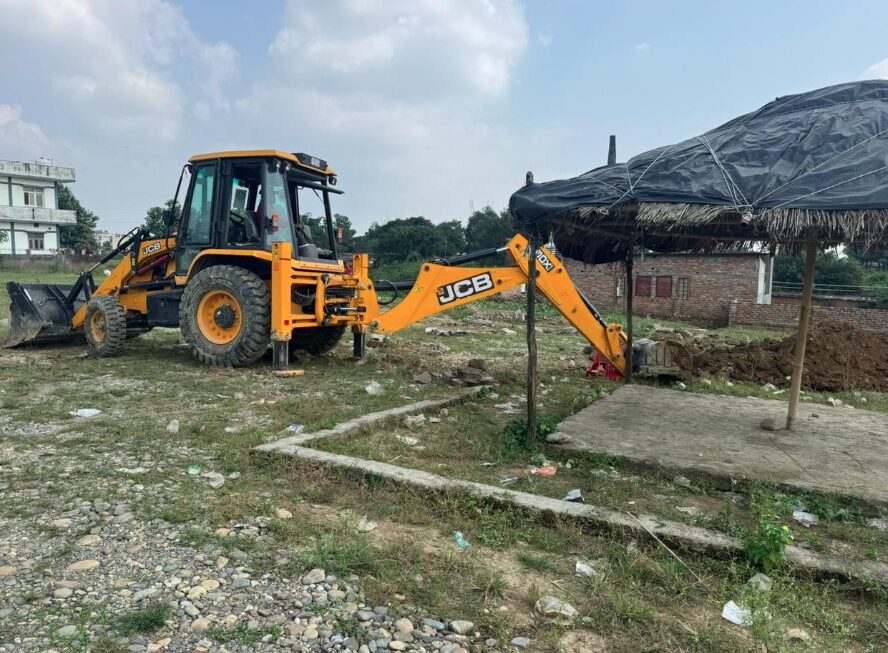 अवैध प्लॉटिंग और निर्माणों पर चला एमडीडीए का बुलडोजर, कई अवैध व्यवसायिक एंव आवासीय निर्माण सील