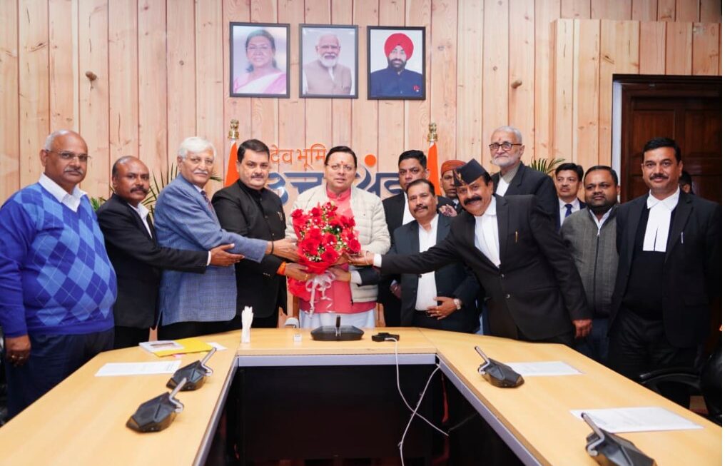 अधिवक्ताओं की मांगों पर सीएम धामी का आश्वासन