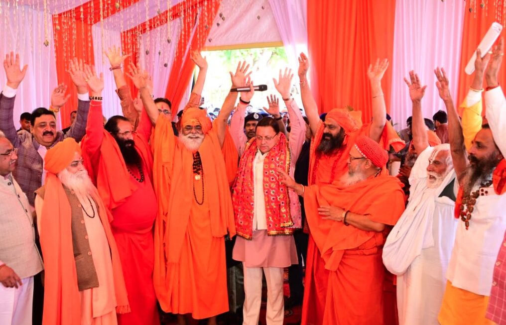 2027 हरिद्वार कुंभ की तैयारियाँ तेज, मुख्यमंत्री धामी ने गंगा तट पर संतों संग की महत्वपूर्ण बैठक