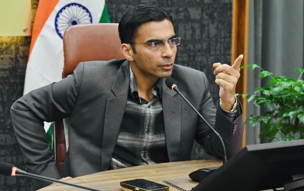 जिलाधिकारी सविन बंसल का सख्त एक्शन: देहरादून के सभी स्कूल–कॉलेजों में अनिवार्य ड्रग टेस्टिंग के आदेश
