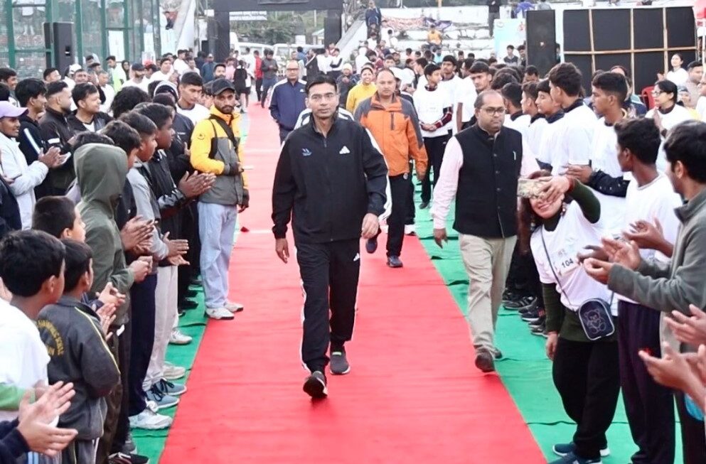 पवेलियन ग्राउंड से शुरू हुई 8 किलोमीटर मैराथन, 700 से अधिक धावक हुए शामिल