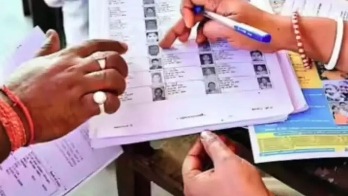 चुनाव आयोग की अपील- नया वोट बनवाना हो या पता बदलना, एसआईआर से पहले निपटाएँ सारे काम