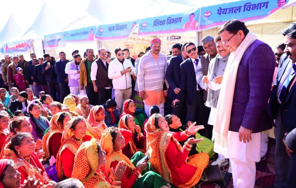 ताड़ीखेत में बहुउद्देशीय शिविर आयोजित, मुख्यमंत्री ने किया सभी विभागों के स्टालों का निरीक्षण