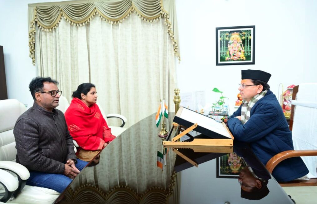दिवंगत पत्रकार पंकज मिश्रा के परिजनों ने मुख्यमंत्री धामी से की मुलाकात