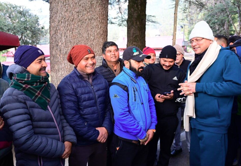 सीएम धामी ने सुबह भ्रमण के दौरान स्थानीय लोगों और पर्यटकों से किया संवाद