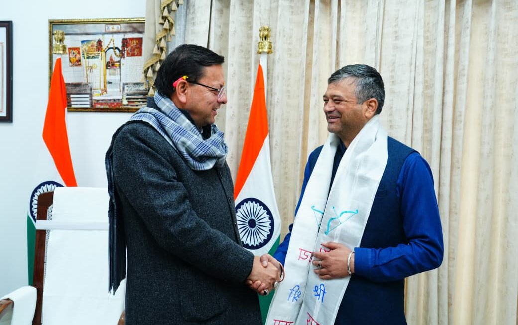 मुख्यमंत्री धामी से देहरादून के महापौर की मुलाकात, नगर विकास के मुद्दों पर हुई चर्चा