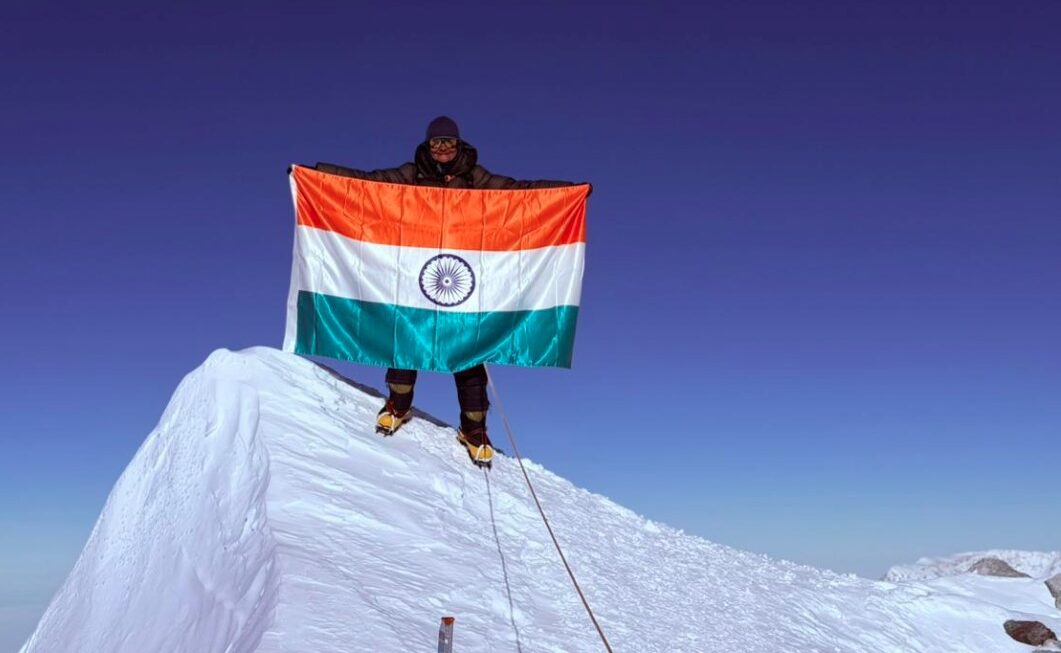 उत्तराखंड की बेटी कविता चंद ने अंटार्कटिका की सबसे ऊंची चोटी पर फहराया तिरंगा